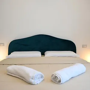Qhouse , Naples Italie